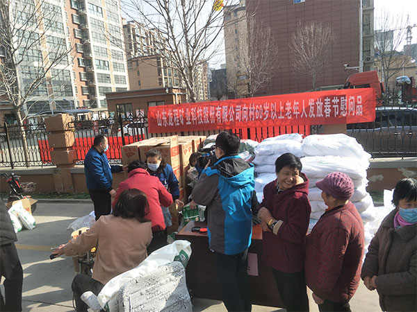 为60岁以上老人发放春节慰问品